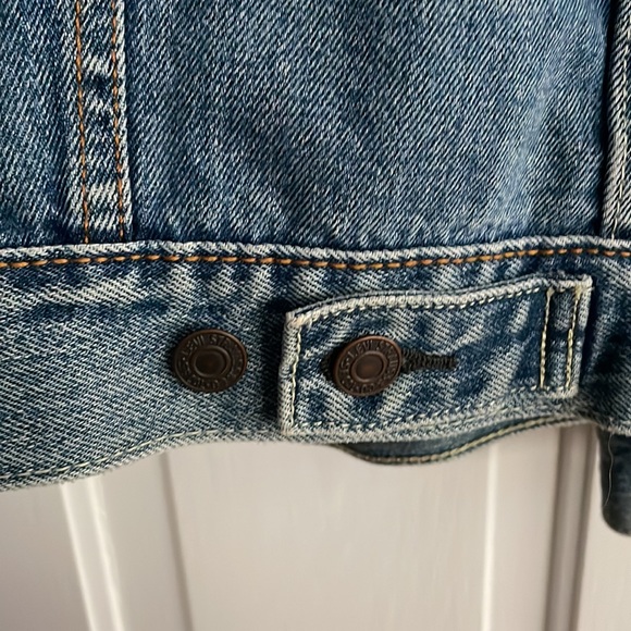 Never worn Levi Jean Jacket - Picture 4 of 4